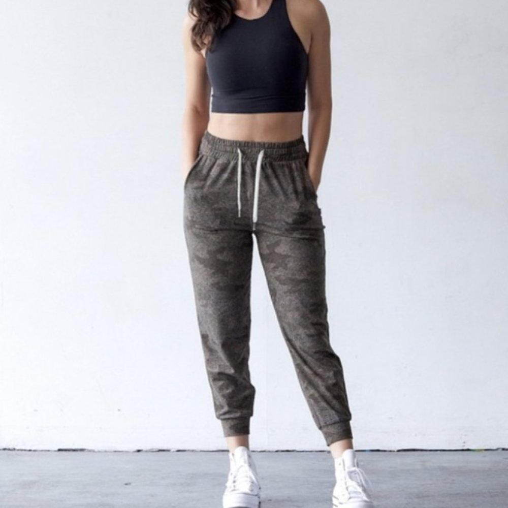NWOT Feat Roam Jogger